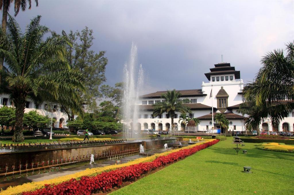Andelir Hotel Bandung Exteriör bild