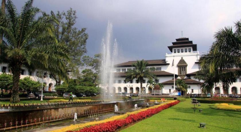 Andelir Hotel Bandung Exteriör bild